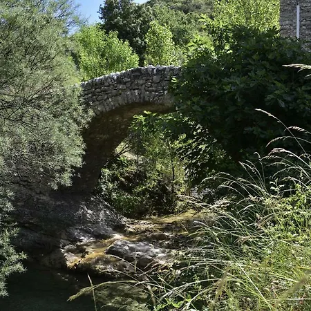 לינה וארוחת בוקר L'oasis Pradons