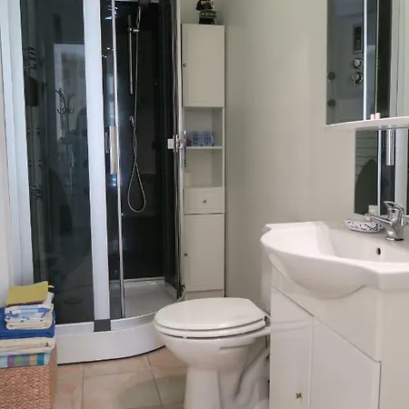 לינה וארוחת בוקר L'oasis Pradons